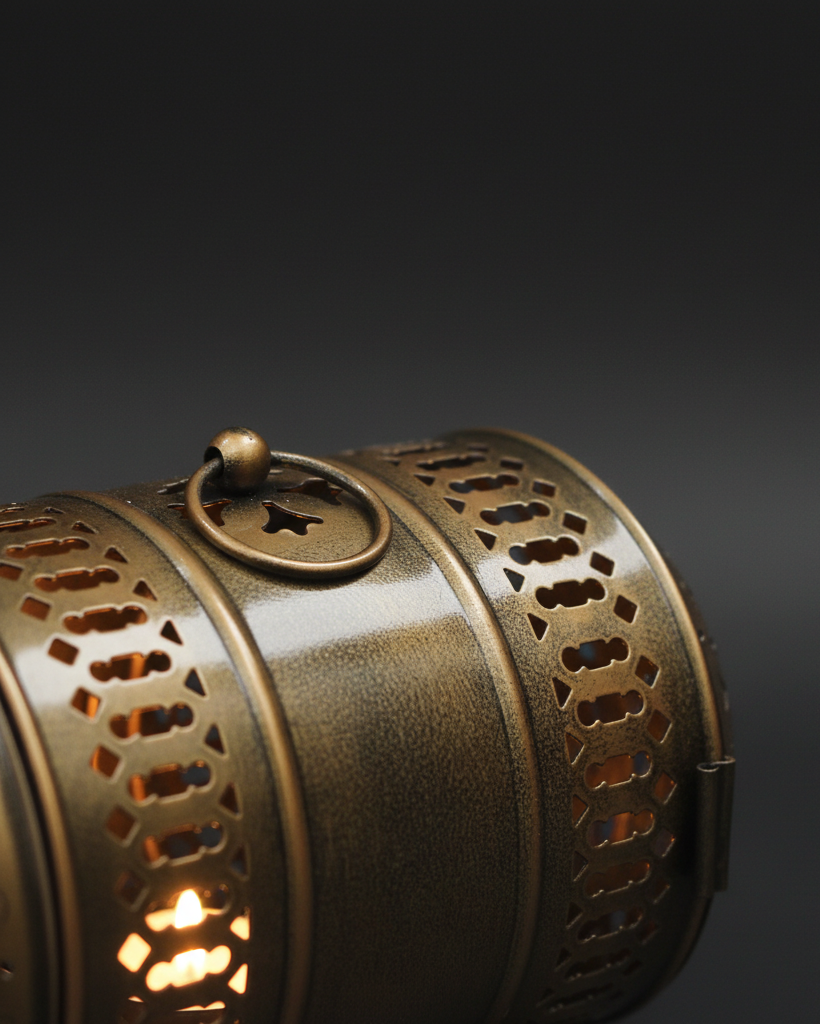 5. Detail Close-Up – Filigree Craftsmanship